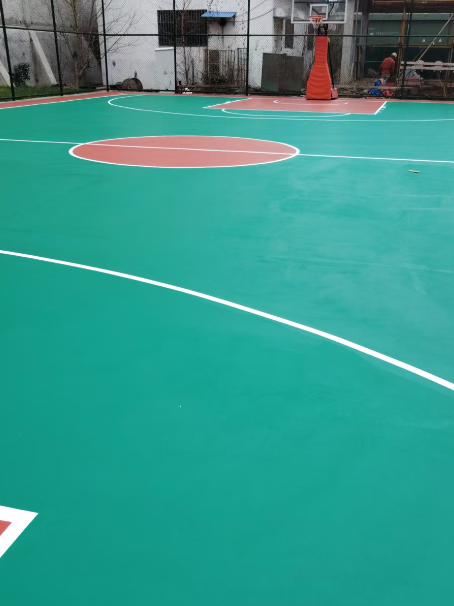 浏阳 球场长期使用易出现地面开裂